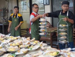 Tradisi Takjil Masjid Jogokariyan: Disajikan dengan Piring, Jaga Esensi Berbuka dan Kebersamaan di Yogyakarta