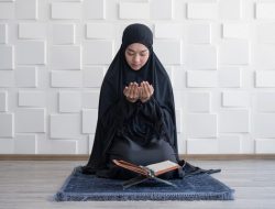 Mau Jadi Wanita Karier dan Istri Salehah? Ini 5 Kiat Menjalankannya dalam Islam