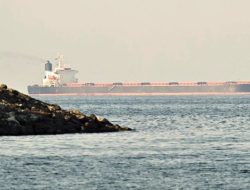 Iran Buka Selat Hormuz