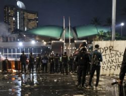 Kerusuhan Usai Demo di DPR, 1 Orang Meninggal dan 322 Massa Diamankan: Ini Kata  Polisi